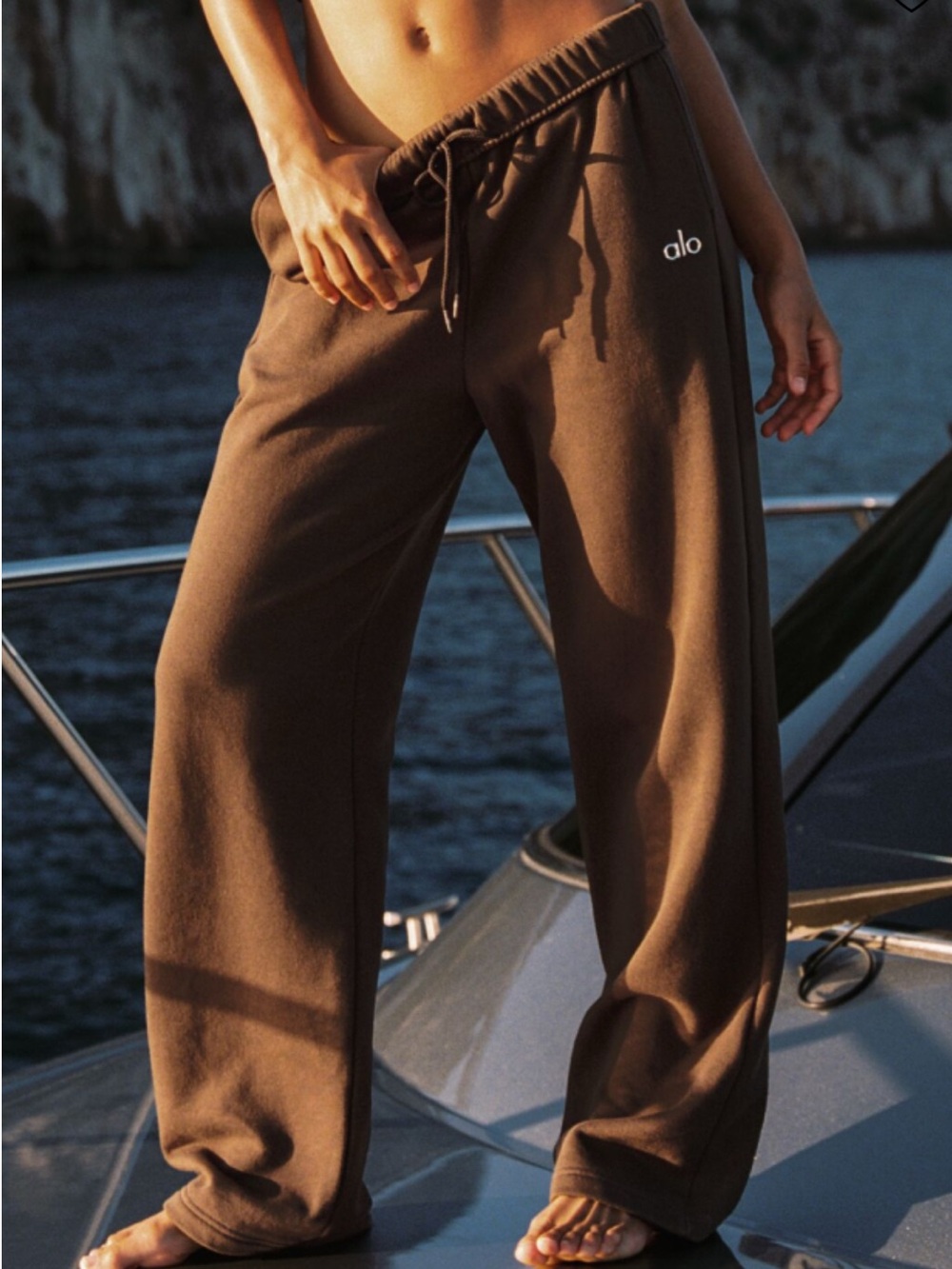 ALO Yoga Accolade Straight Leg Sweatpant Size Large RT $138 Espresso